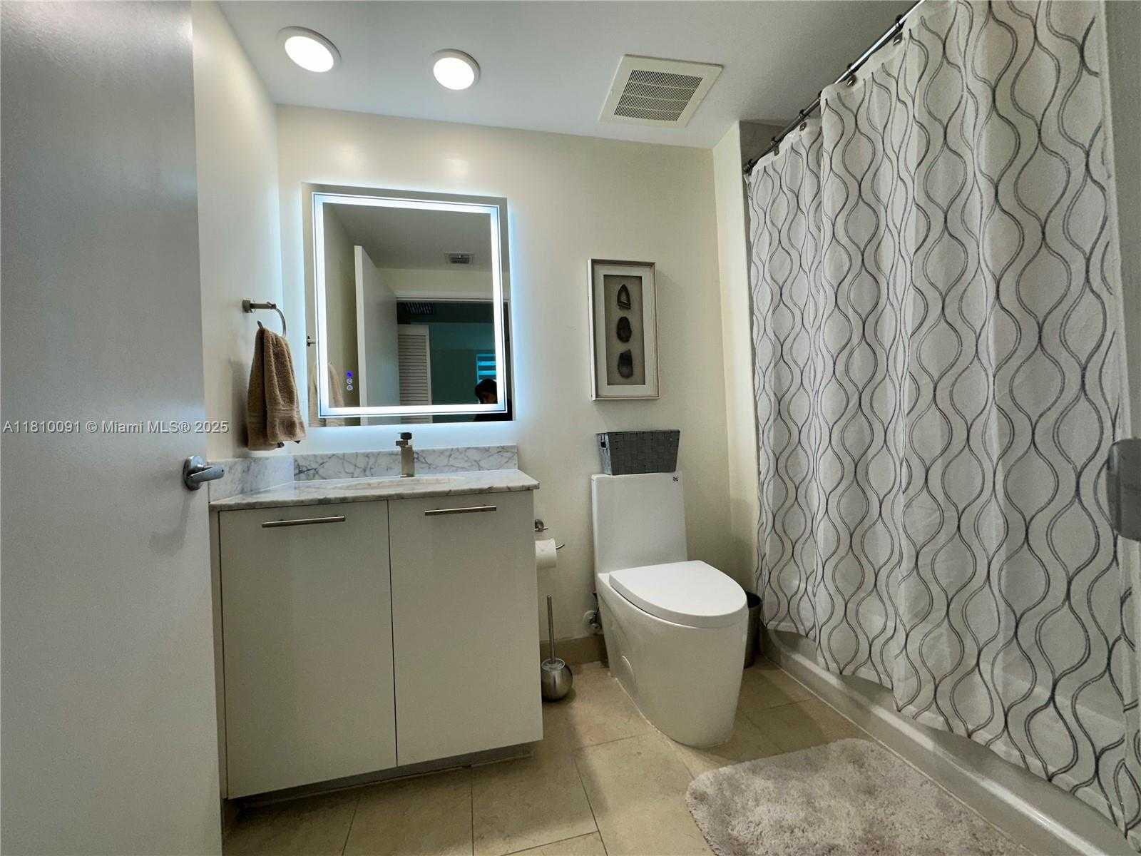 Small Image of 950 BRICKELL BAY DR #2607, Miami Number 38