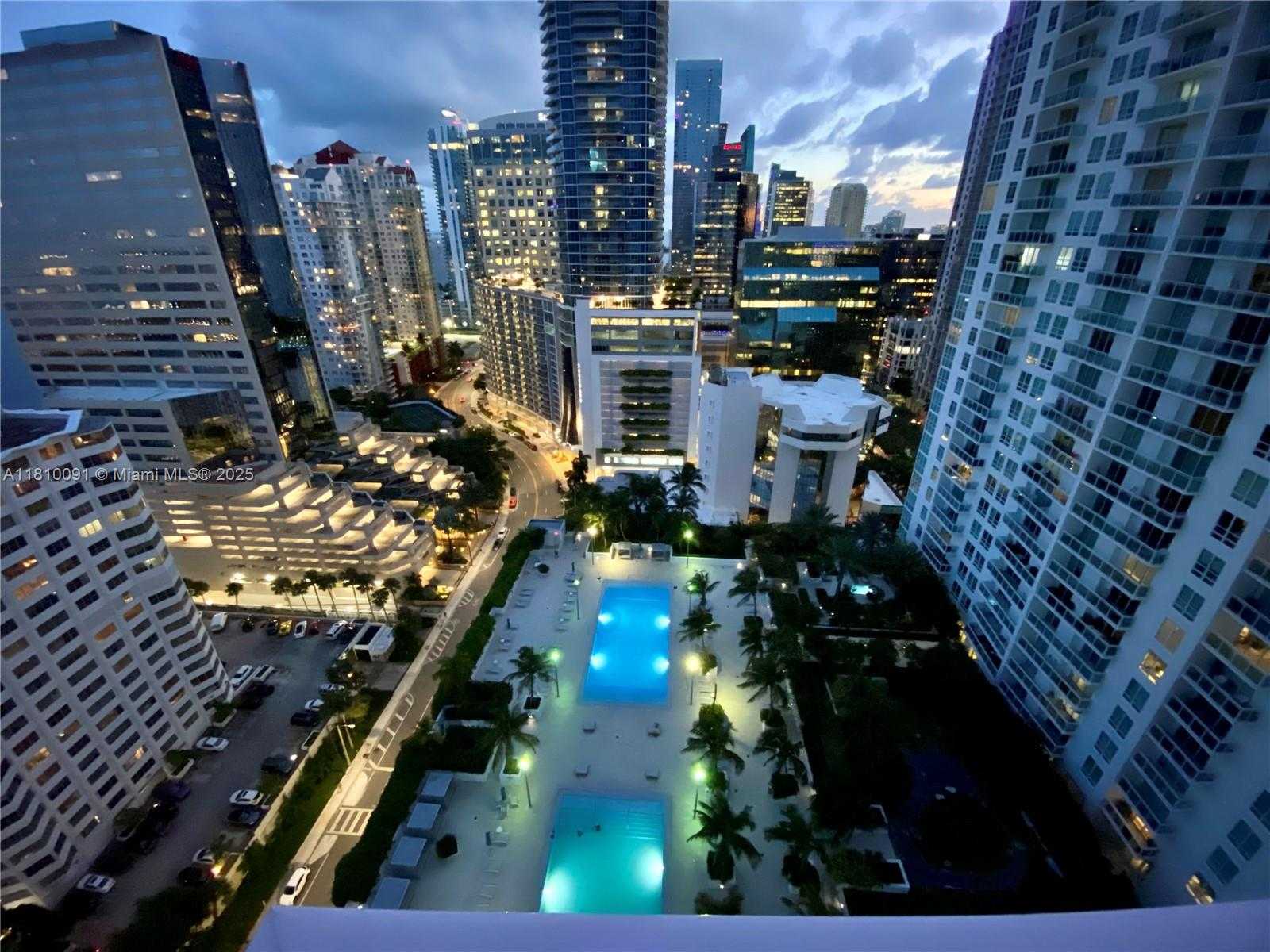 Small Image of 950 BRICKELL BAY DR #2607, Miami Number 41