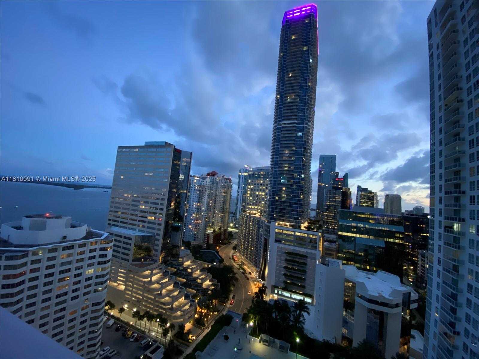 Small Image of 950 BRICKELL BAY DR #2607, Miami Number 43