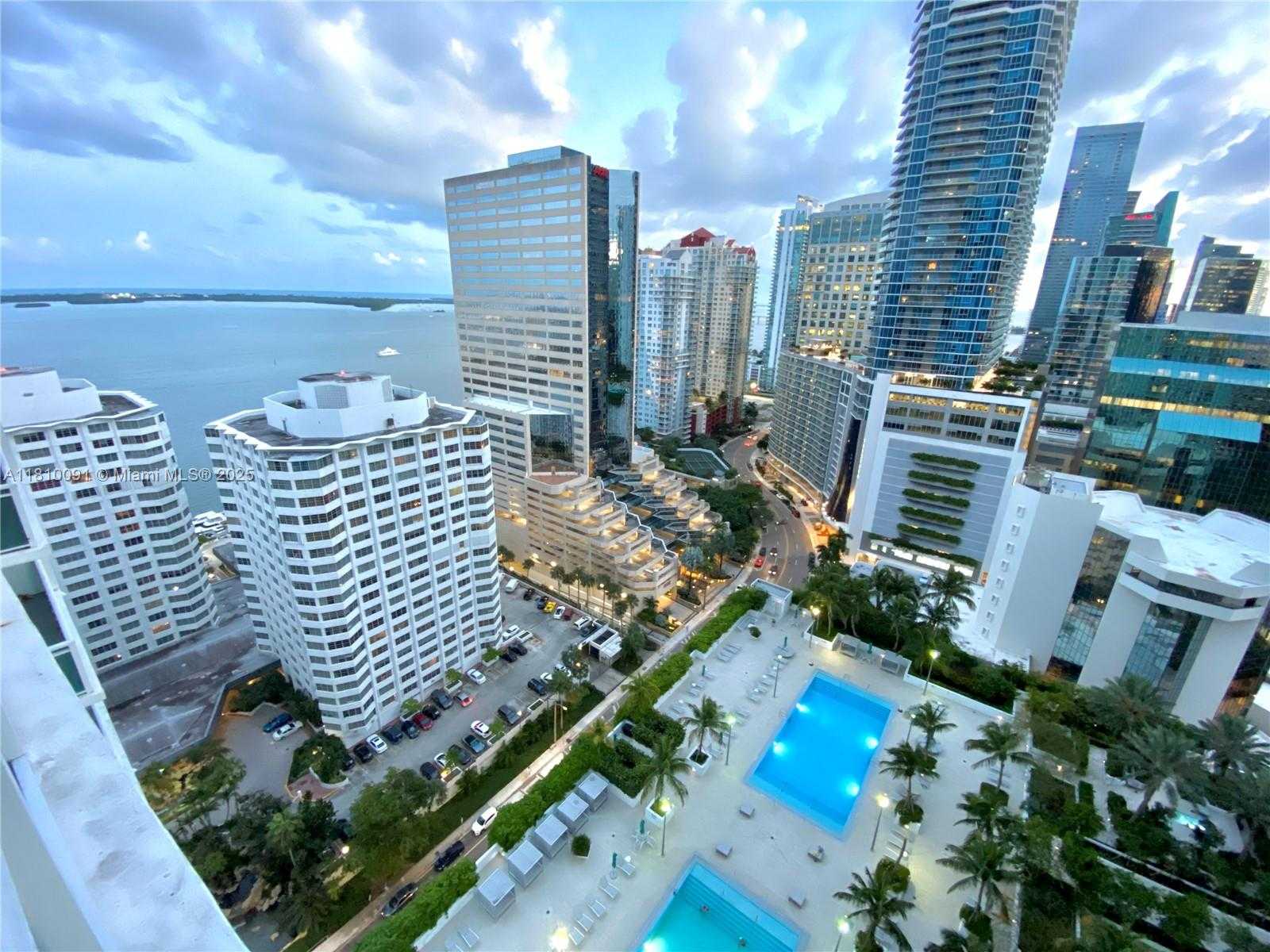 Small Image of 950 BRICKELL BAY DR #2607, Miami Number 47