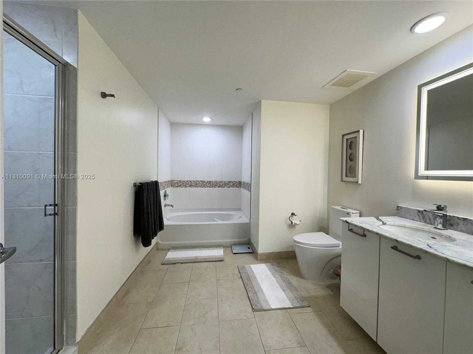 Small Image of 950 BRICKELL BAY DR #2607, Miami Number 5