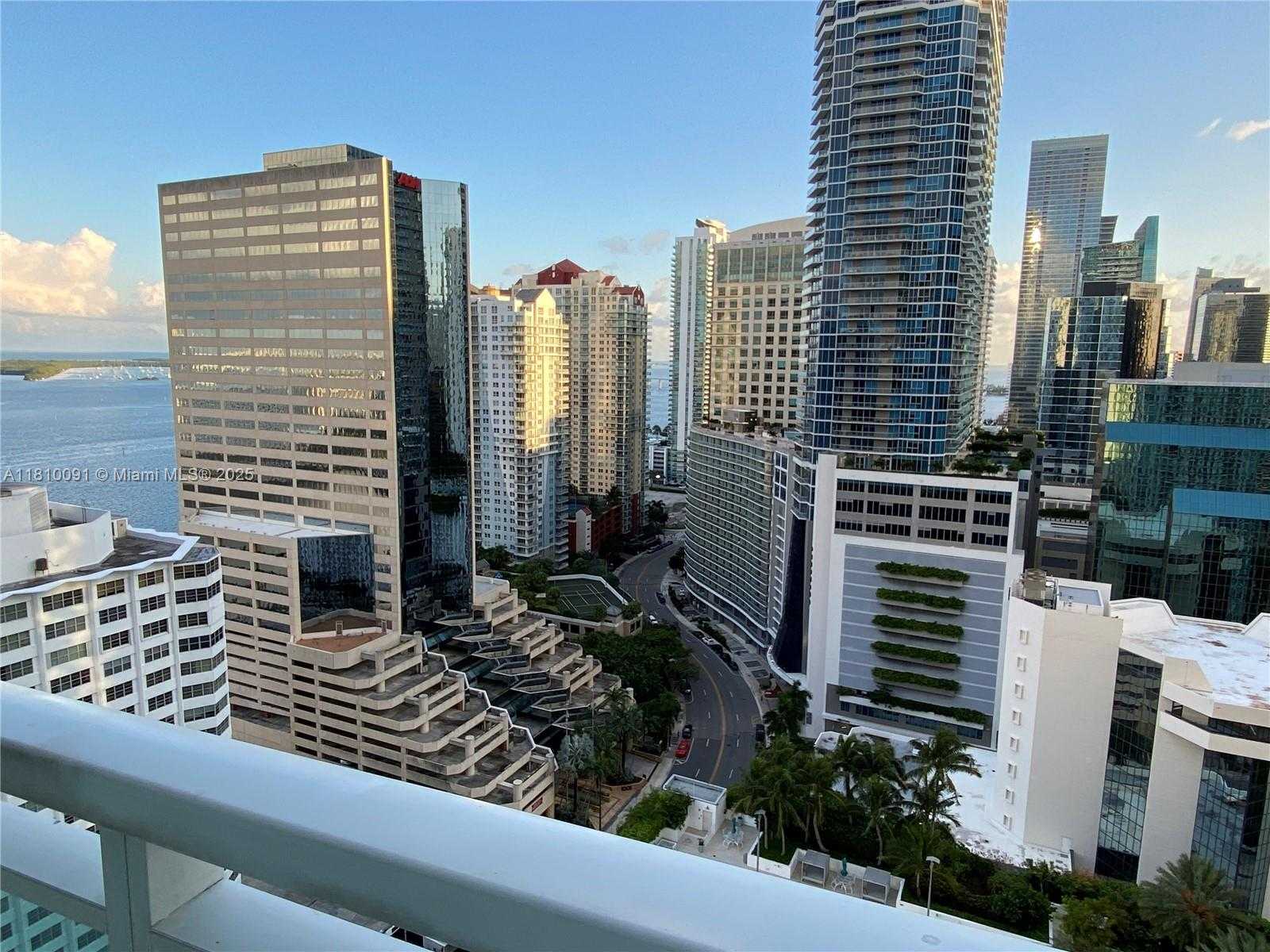 Small Image of 950 BRICKELL BAY DR #2607, Miami Number 50