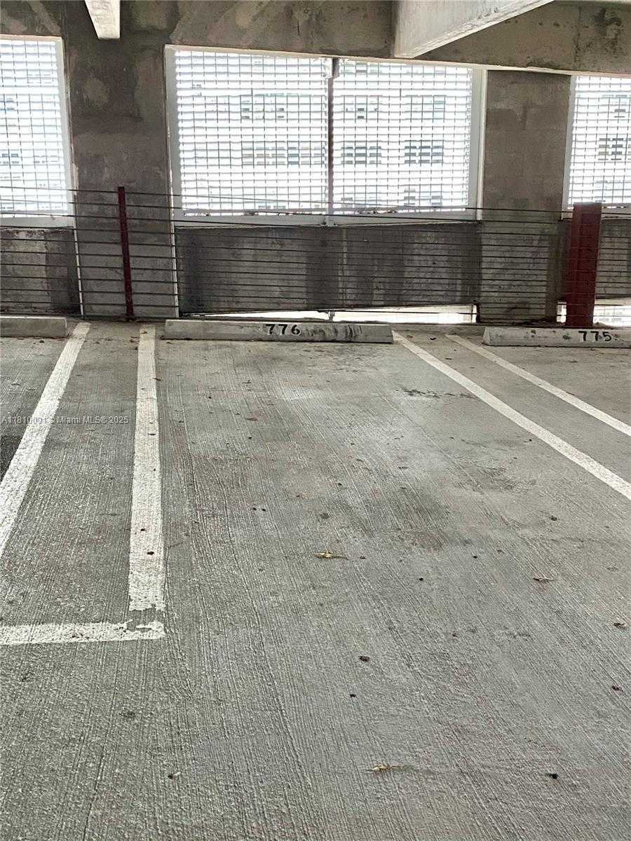 Small Image of 950 BRICKELL BAY DR #2607, Miami Number 51