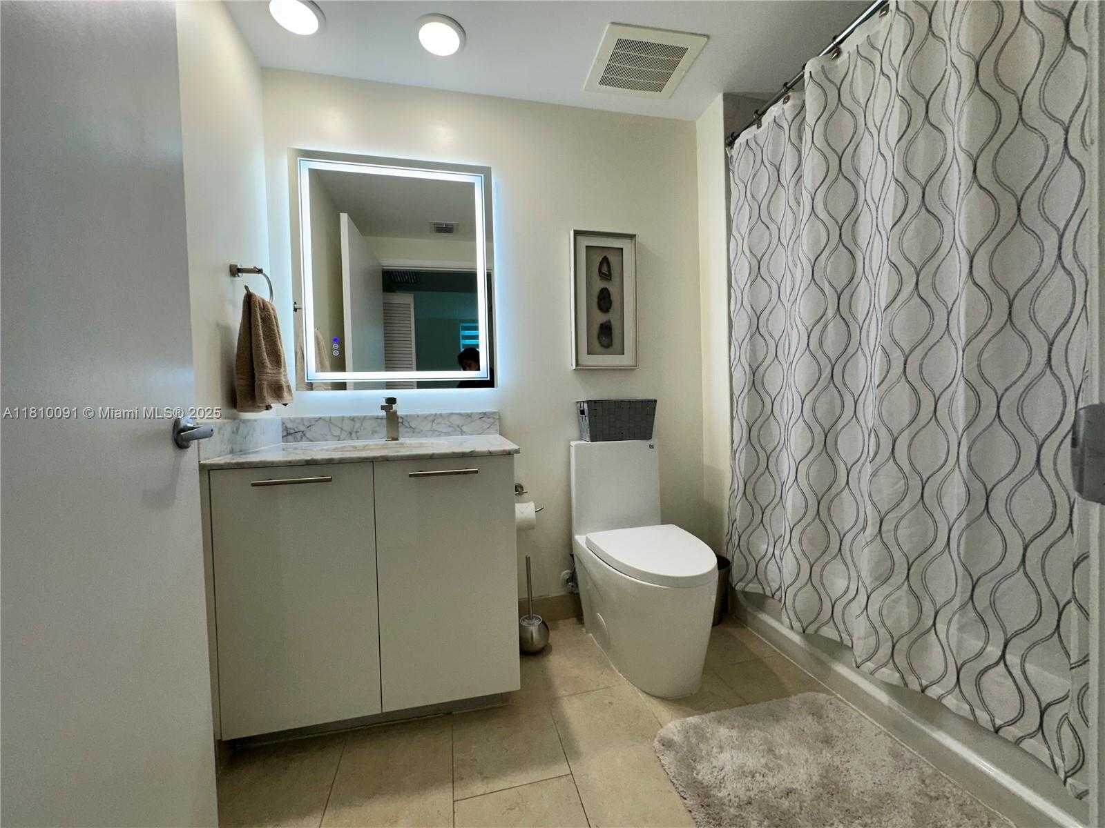 Small Image of 950 BRICKELL BAY DR #2607, Miami Number 7