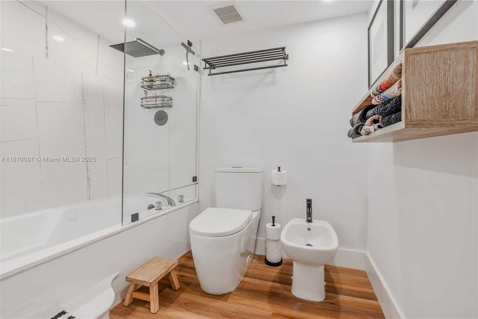 Small Image of 520 BRICKELL KEY DR #A707, Miami Number 11