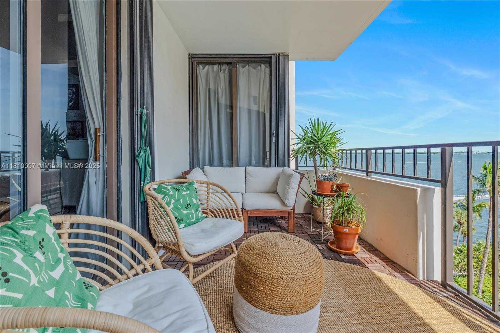 Small Image of 520 BRICKELL KEY DR #A707, Miami Number 3