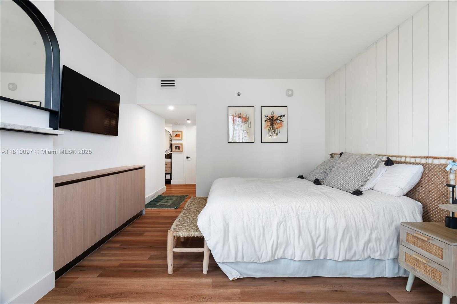 Small Image of 520 BRICKELL KEY DR #A707, Miami Number 6