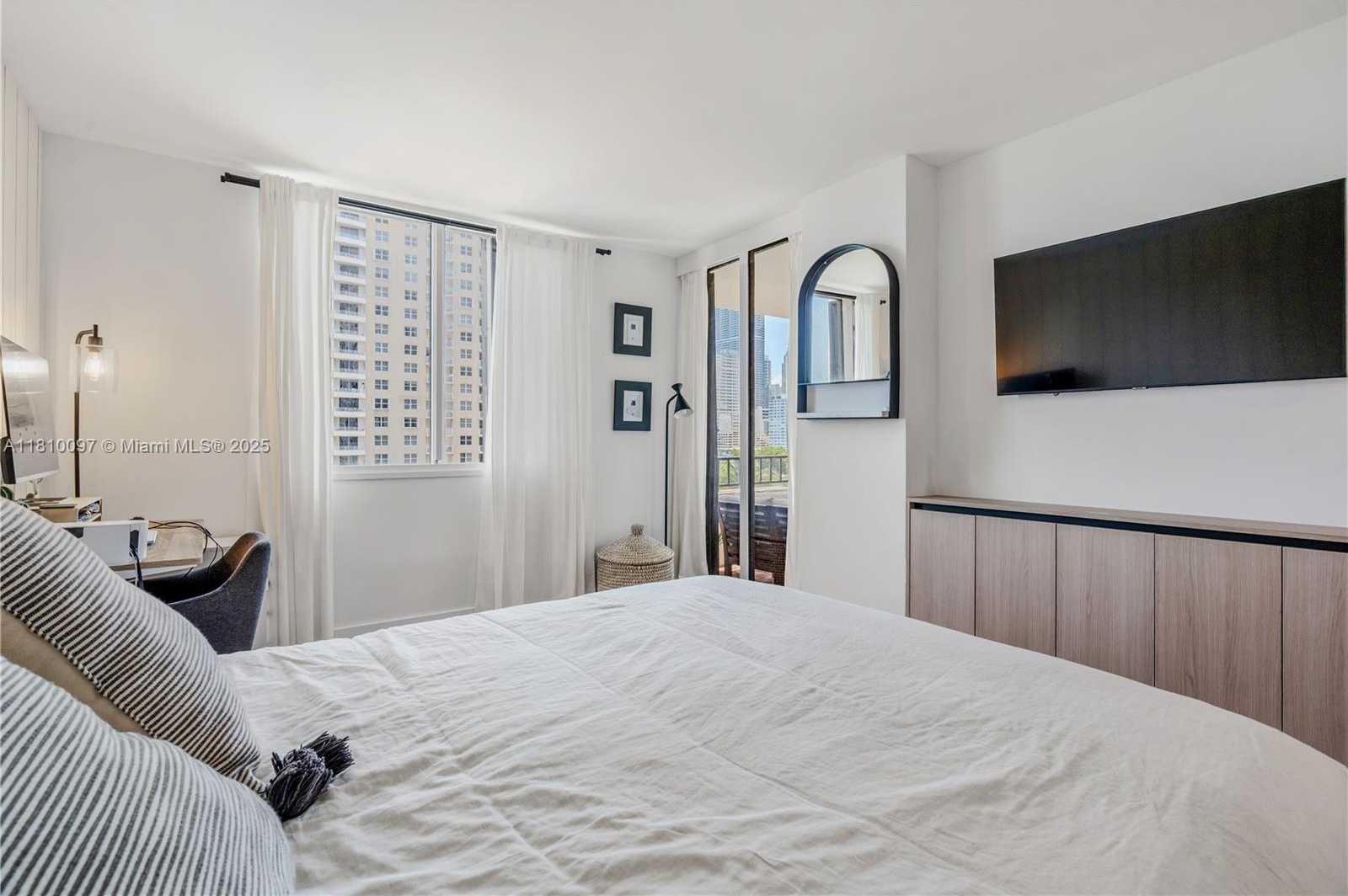 Small Image of 520 BRICKELL KEY DR #A707, Miami Number 7