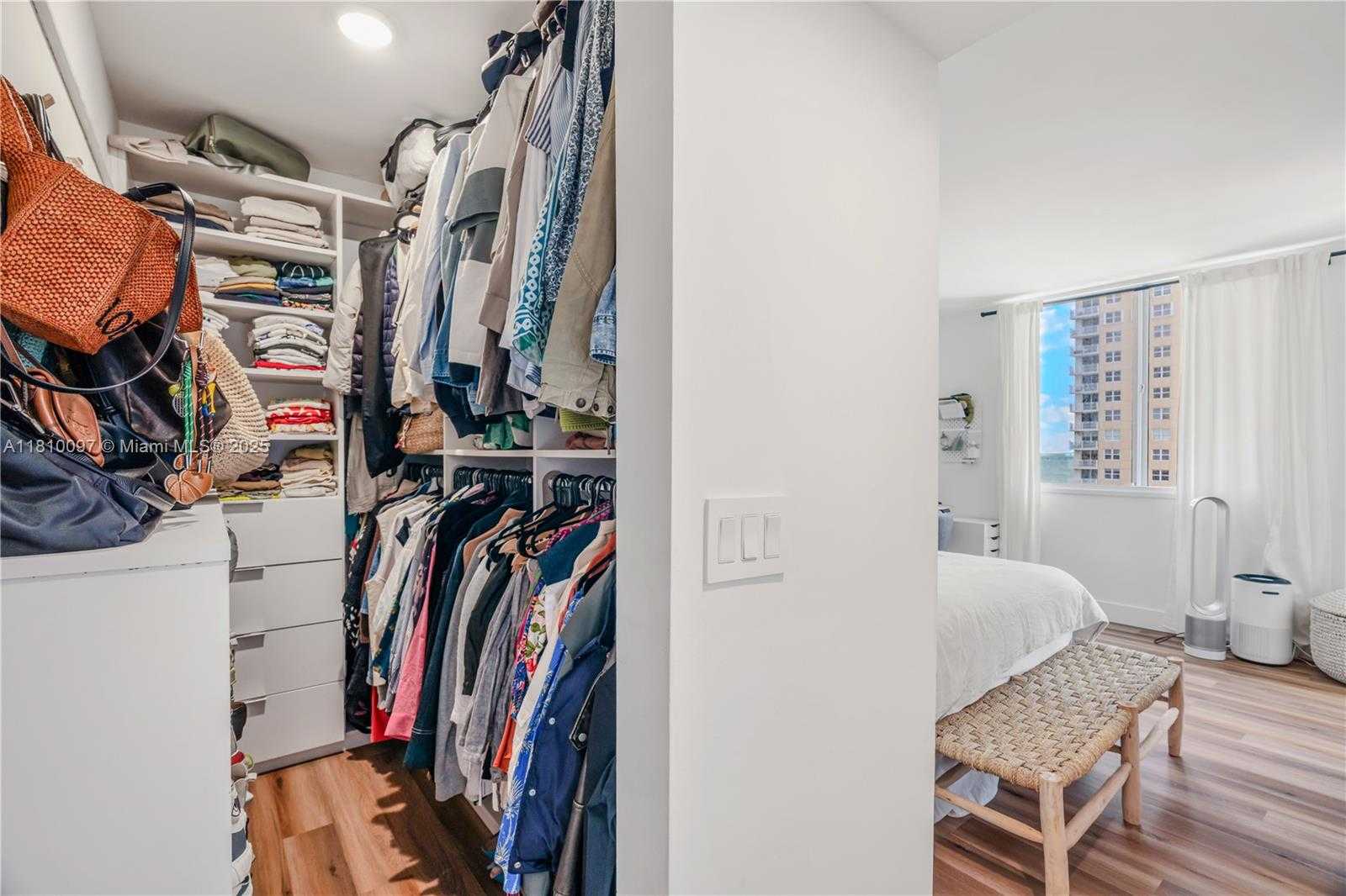 Small Image of 520 BRICKELL KEY DR #A707, Miami Number 9