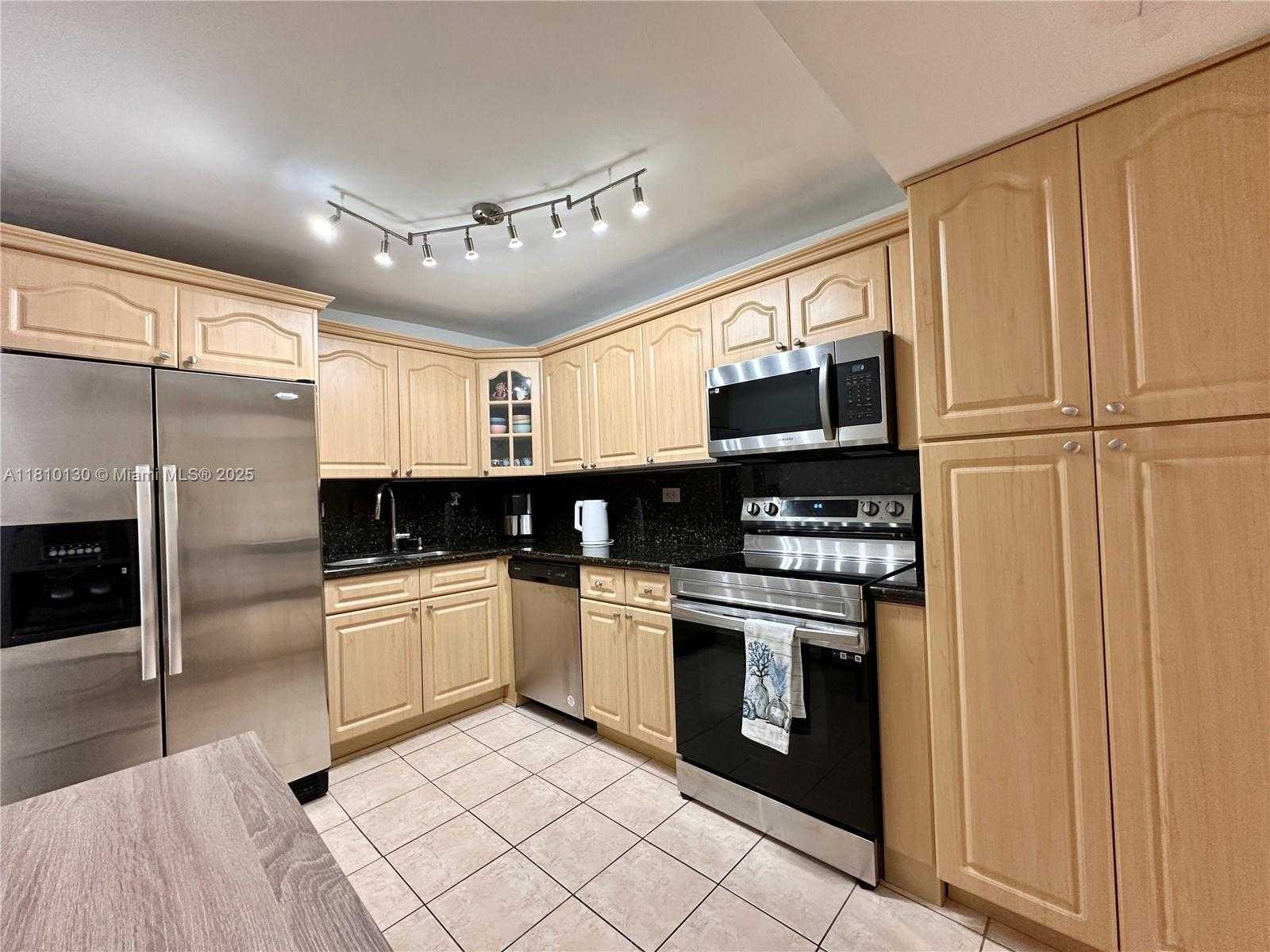 Small Image of 6039 COLLINS AVE #1605, Miami Beach Number 11