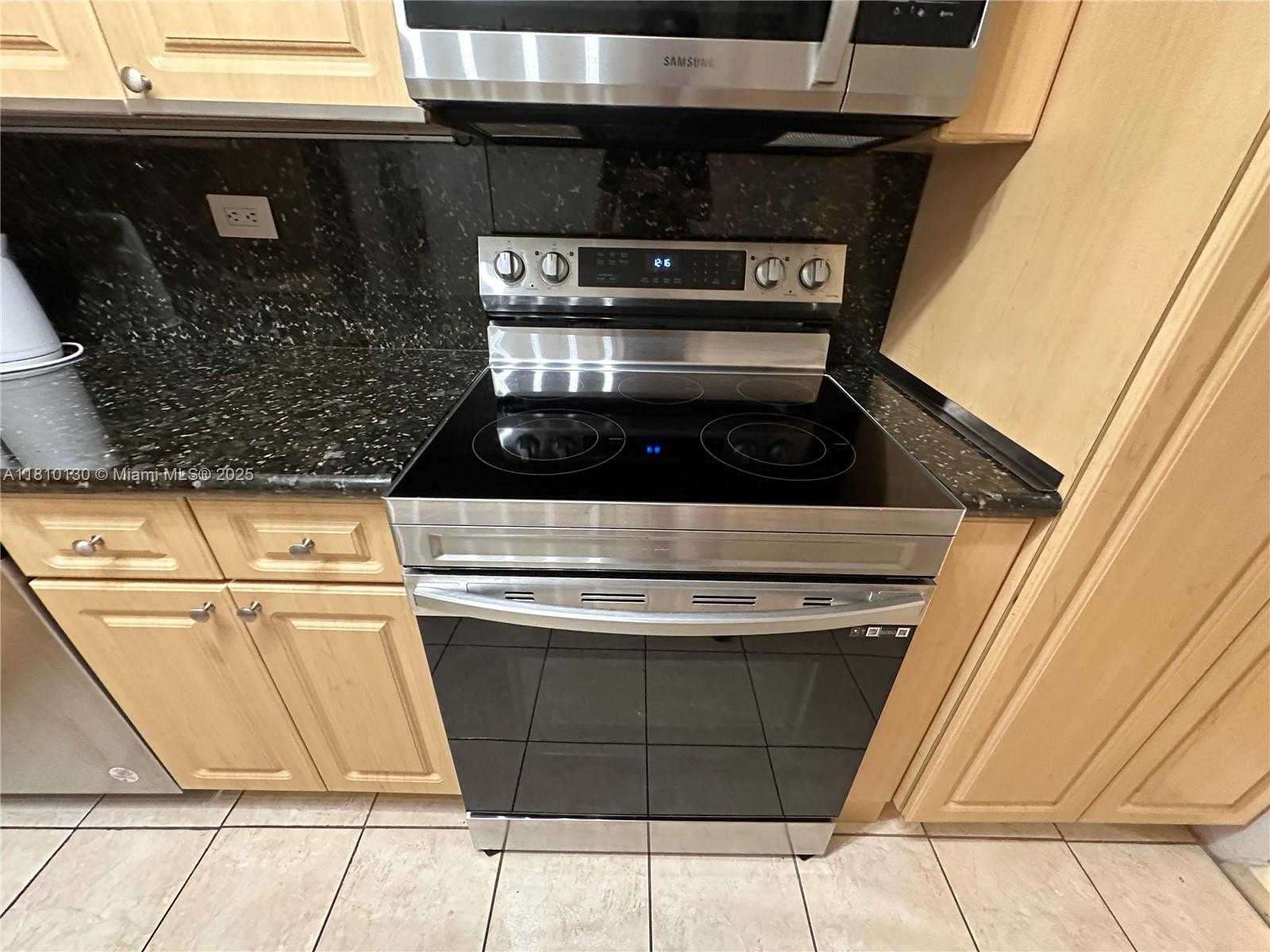 Small Image of 6039 COLLINS AVE #1605, Miami Beach Number 12