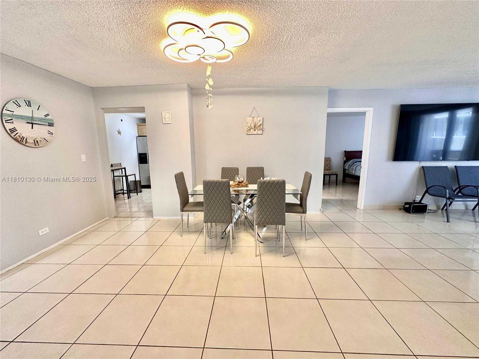 Small Image of 6039 COLLINS AVE #1605, Miami Beach Number 2