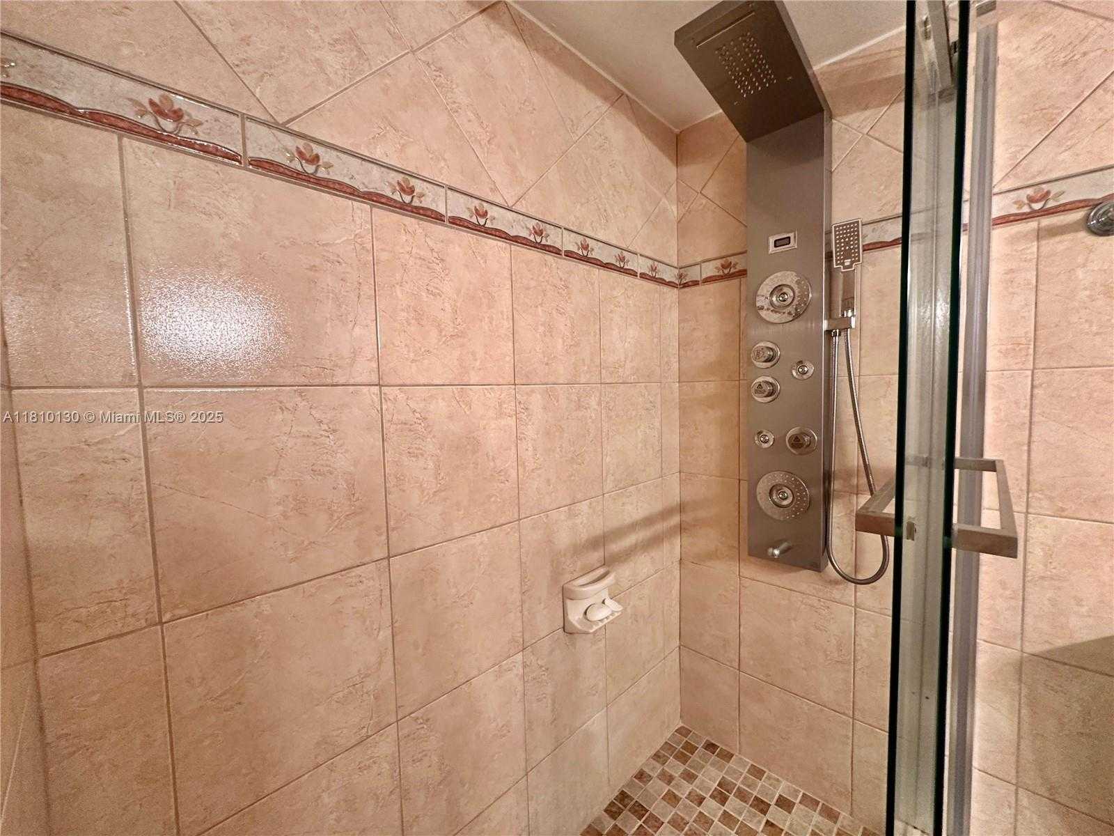 Small Image of 6039 COLLINS AVE #1605, Miami Beach Number 24