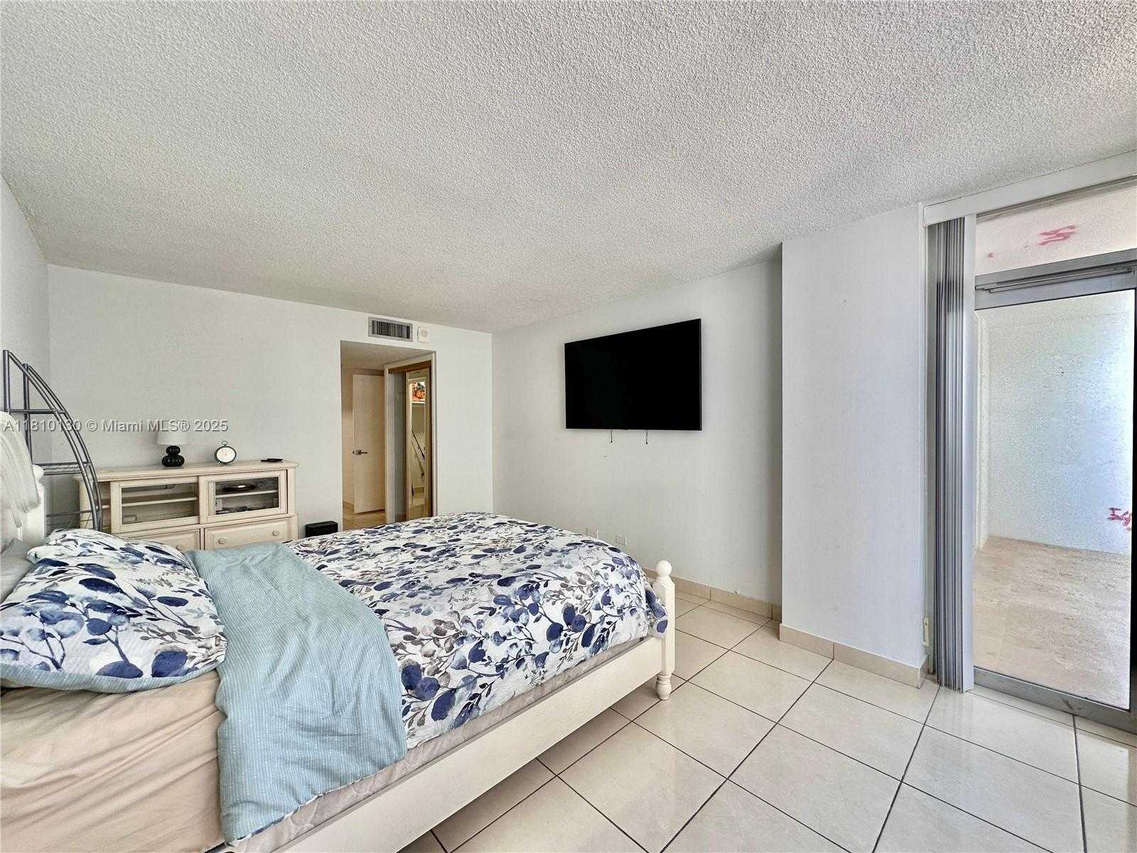 Small Image of 6039 COLLINS AVE #1605, Miami Beach Number 5