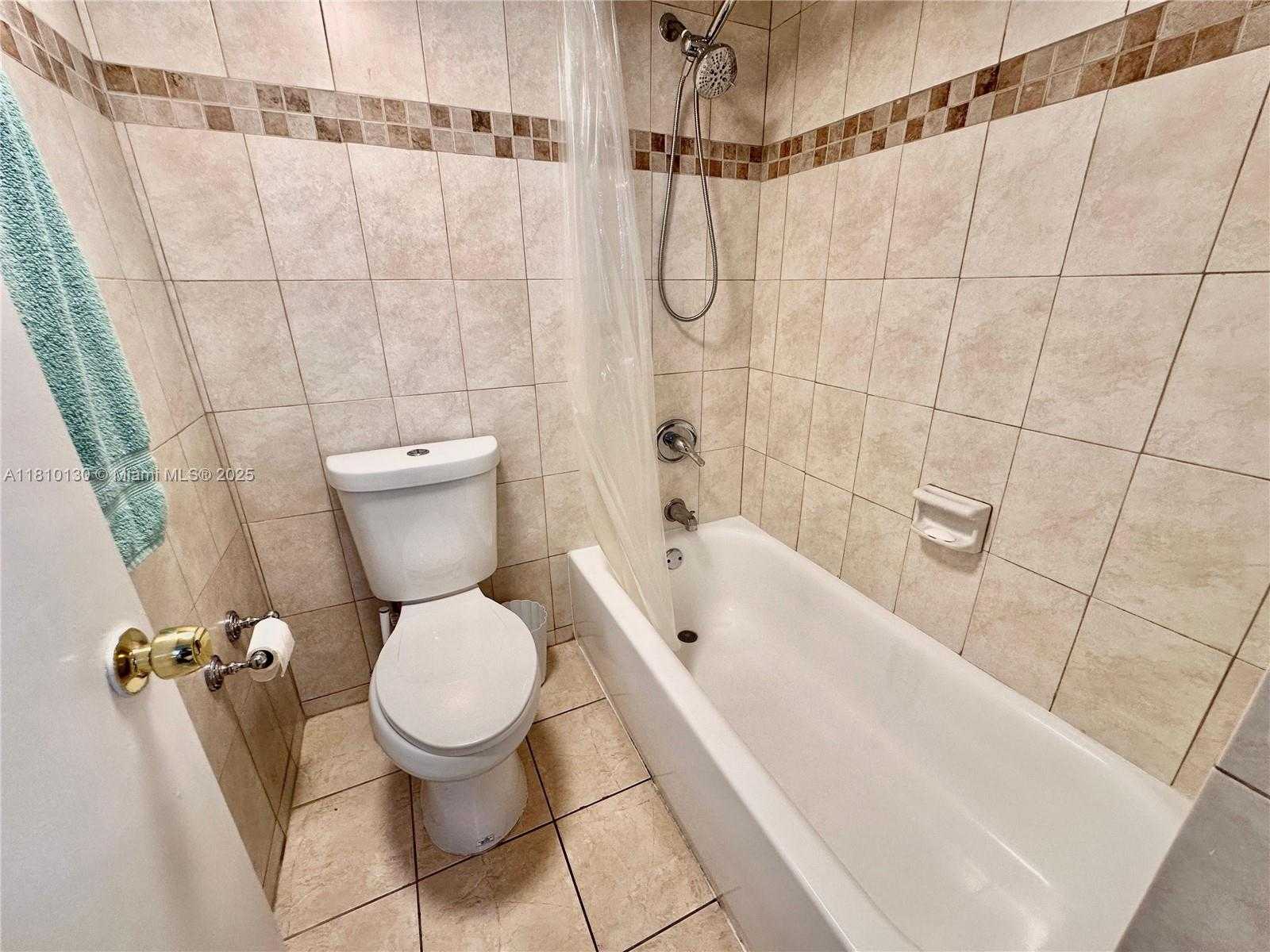 Small Image of 6039 COLLINS AVE #1605, Miami Beach Number 9