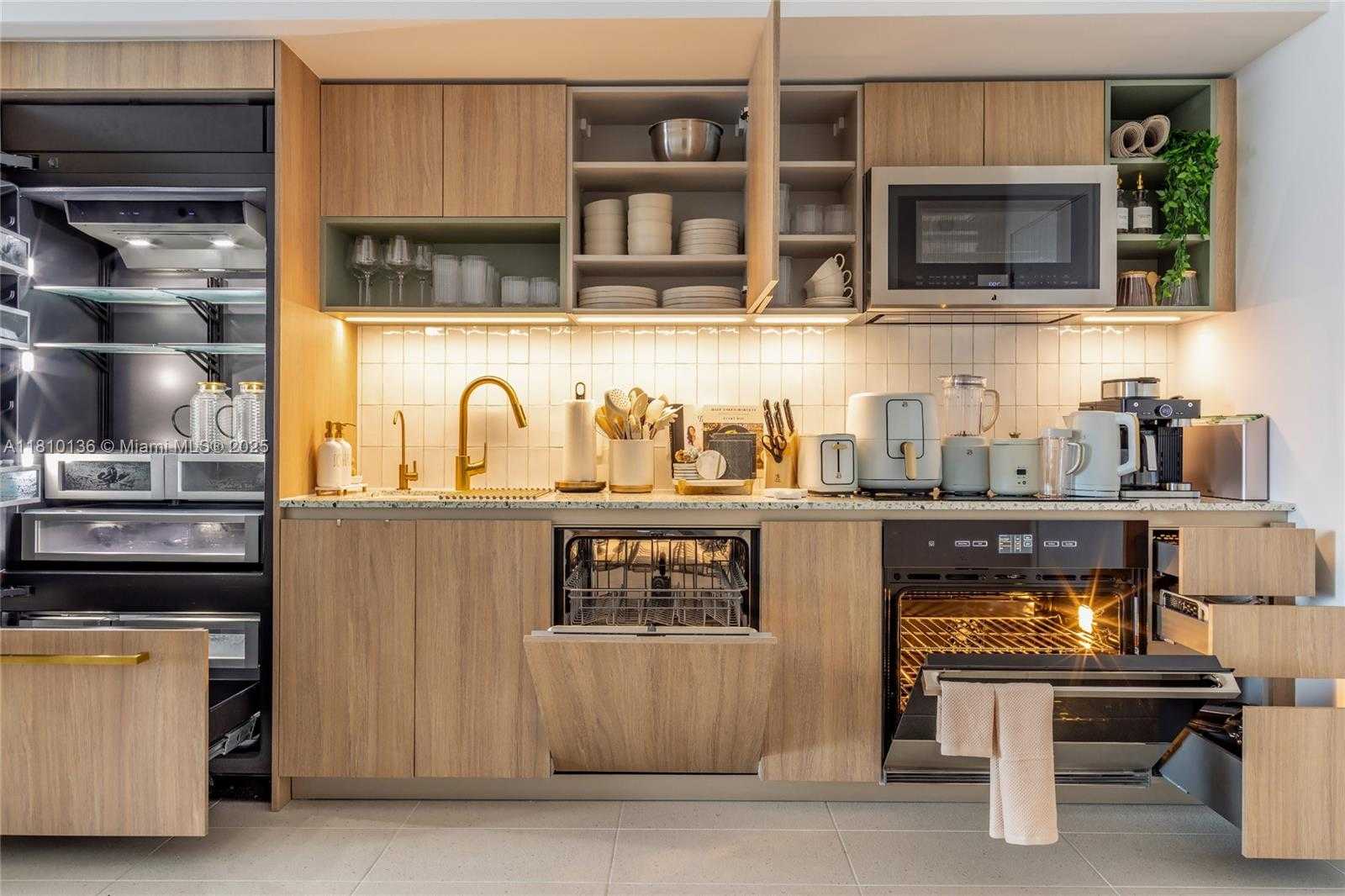 Small Image of 159 NORTH EAST 6TH ST #3615, Miami Number 3