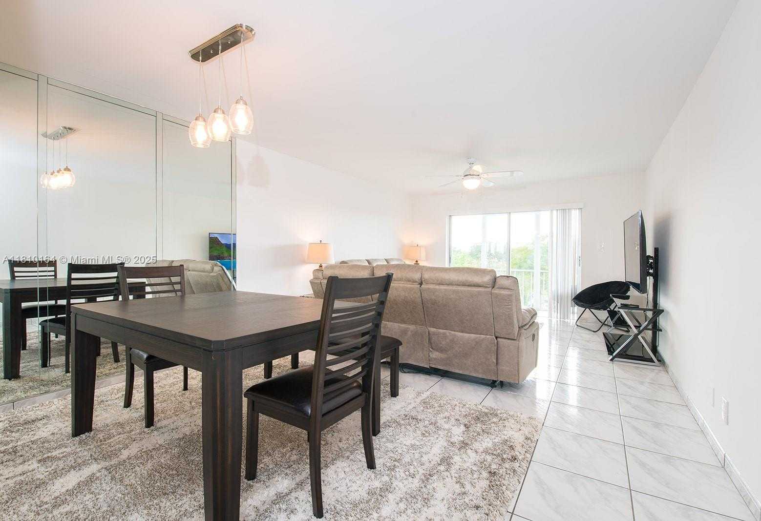 Small Image of 4650 WASHINGTON ST #502, Hollywood Number 3