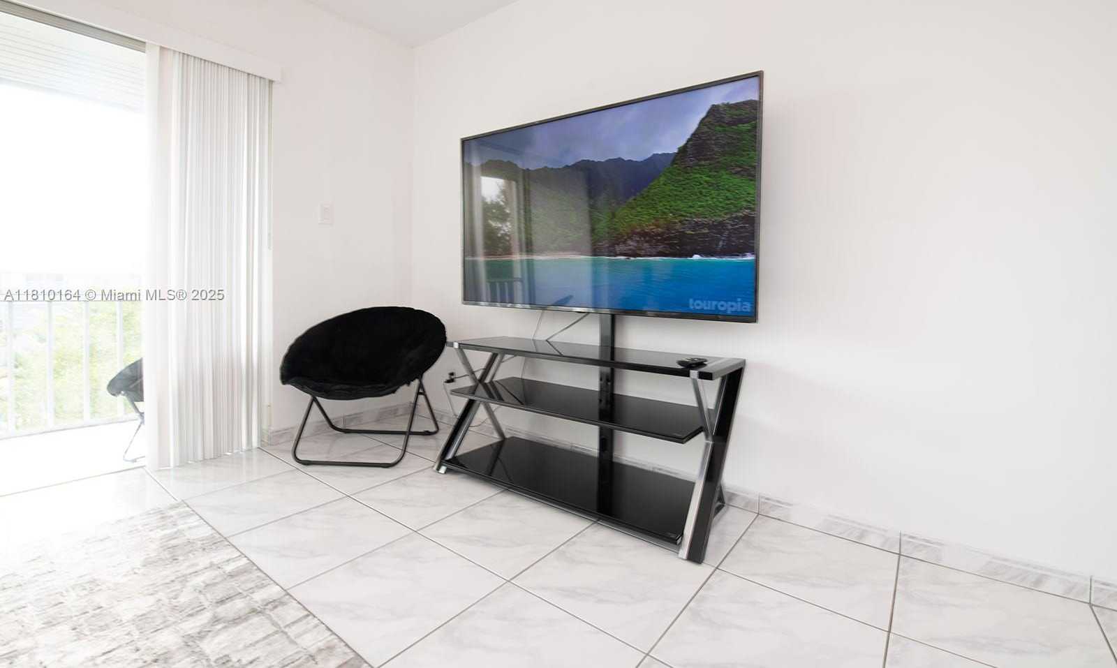 Small Image of 4650 WASHINGTON ST #502, Hollywood Number 7