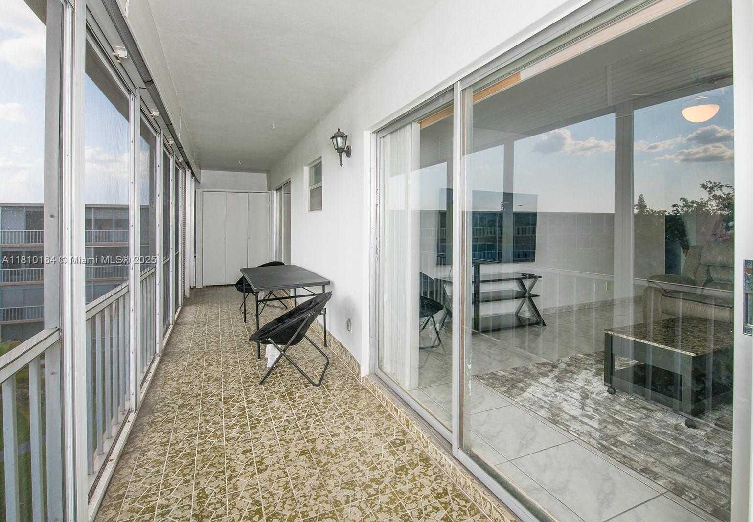 Small Image of 4650 WASHINGTON ST #502, Hollywood Number 9