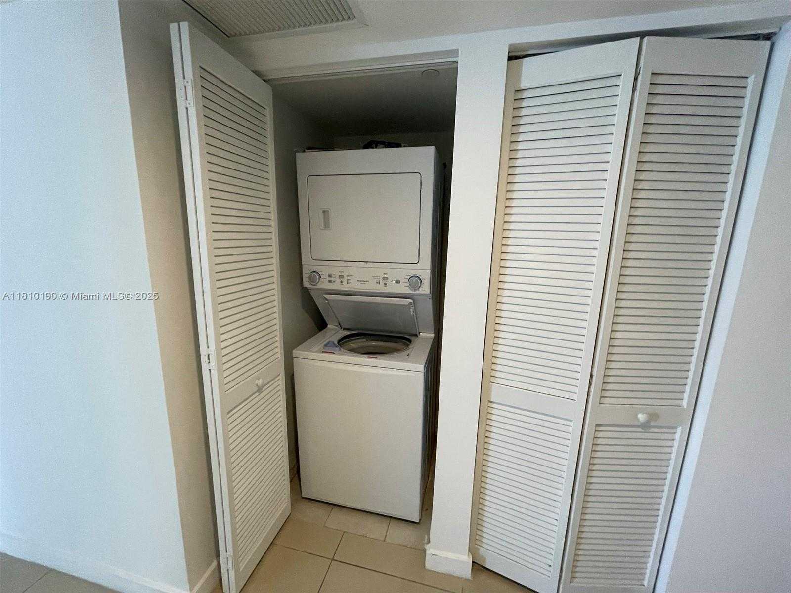 Small Image of 31 SOUTH EAST 6TH ST #1402, Miami Number 13