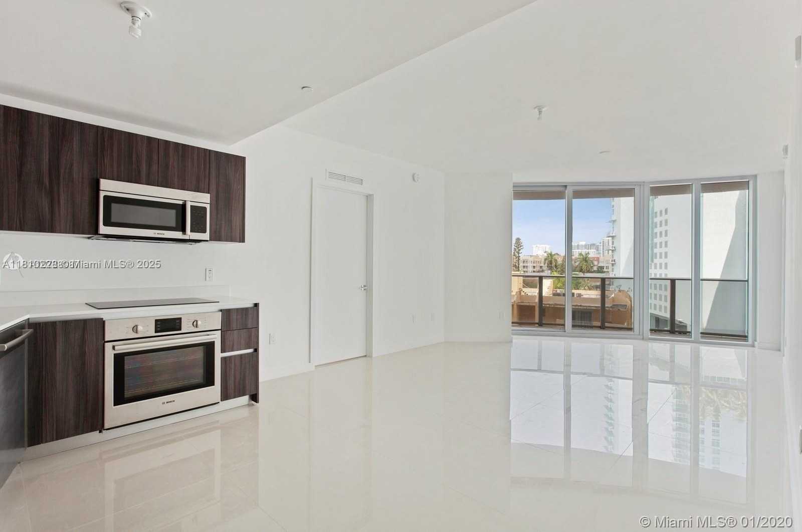 Small Image of 488 NE 18th St, Miami, FL 33132, USA Number 2