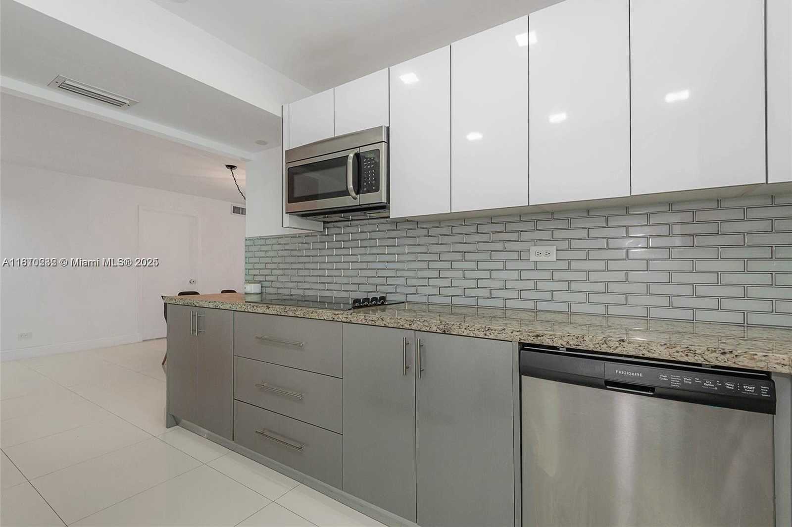 Small Image of 6039 COLLINS AVE #307, Miami Beach Number 11
