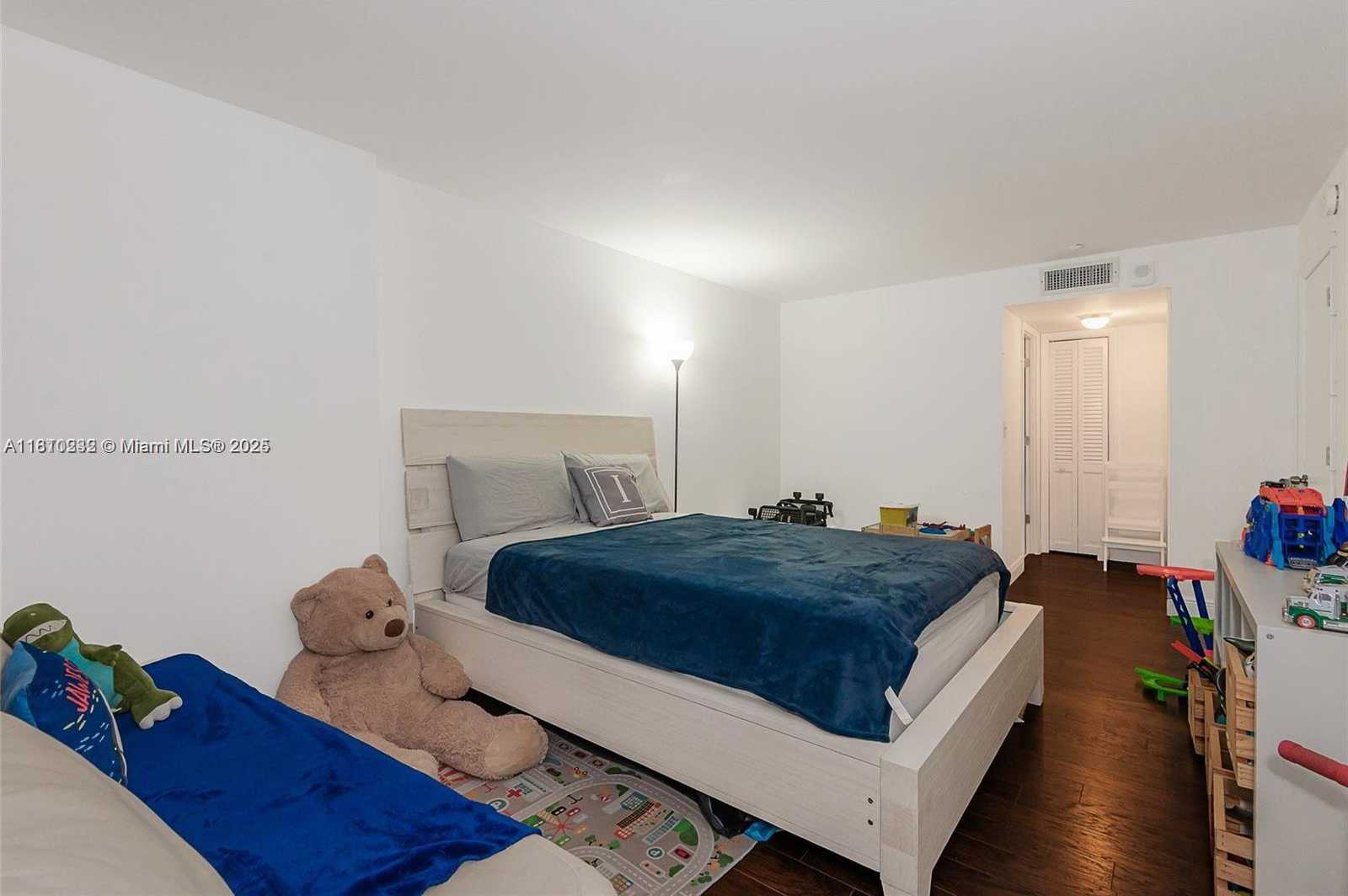 Small Image of 6039 COLLINS AVE #307, Miami Beach Number 15