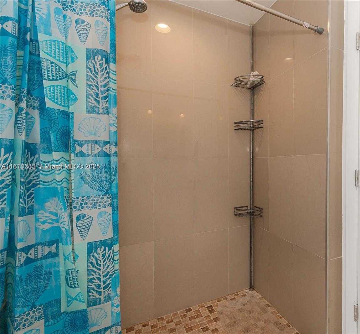 Small Image of 6039 COLLINS AVE #307, Miami Beach Number 16