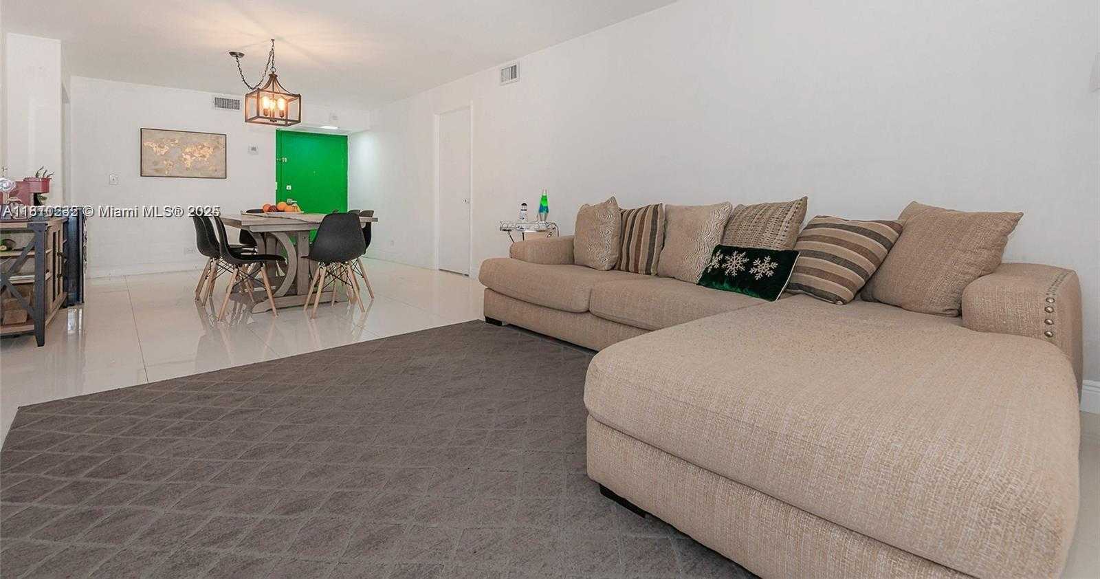Small Image of 6039 COLLINS AVE #307, Miami Beach Number 3