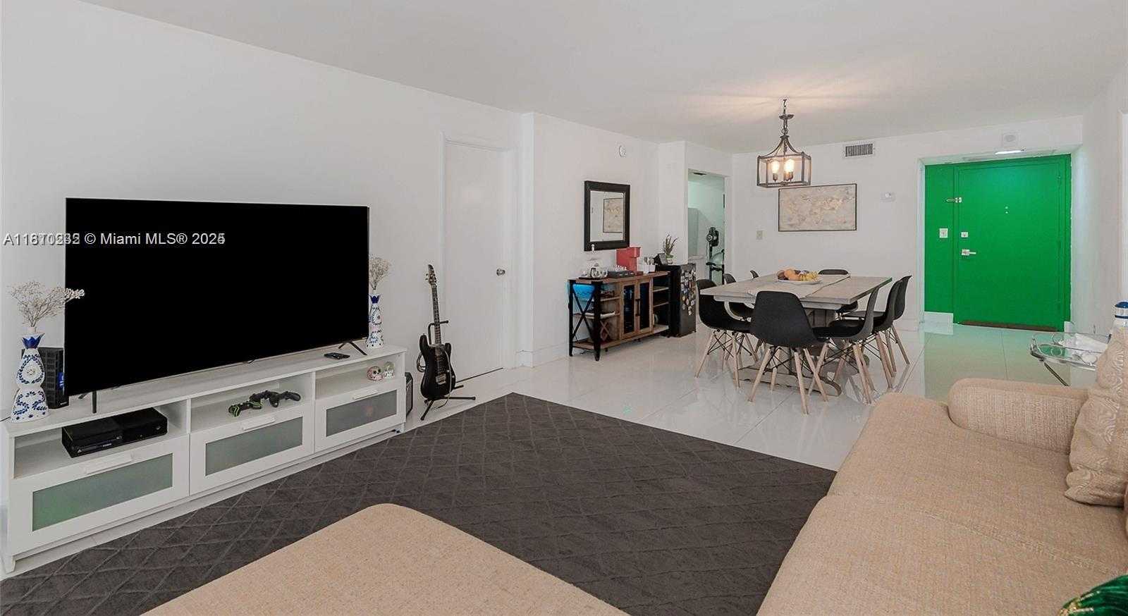 Small Image of 6039 COLLINS AVE #307, Miami Beach Number 4
