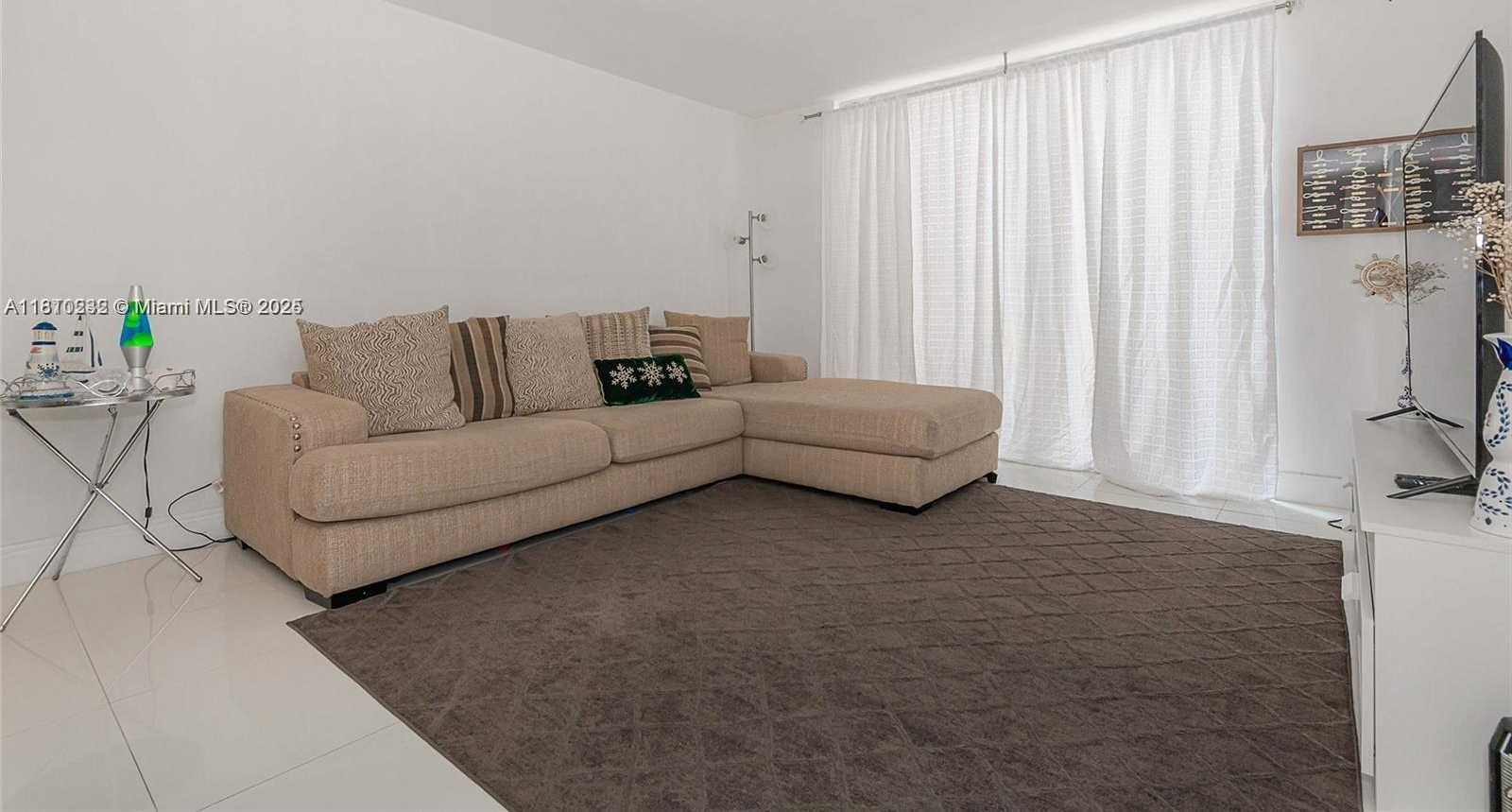 Small Image of 6039 COLLINS AVE #307, Miami Beach Number 5