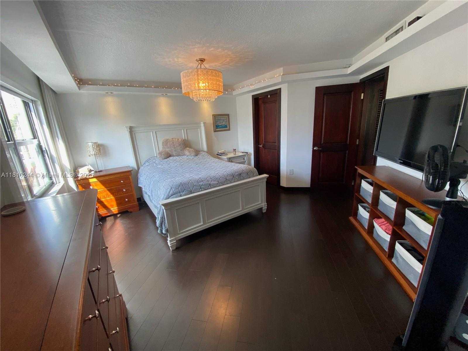 Small Image of 9435 FONTAINEBLEAU BLVD #213-17, Miami Number 15