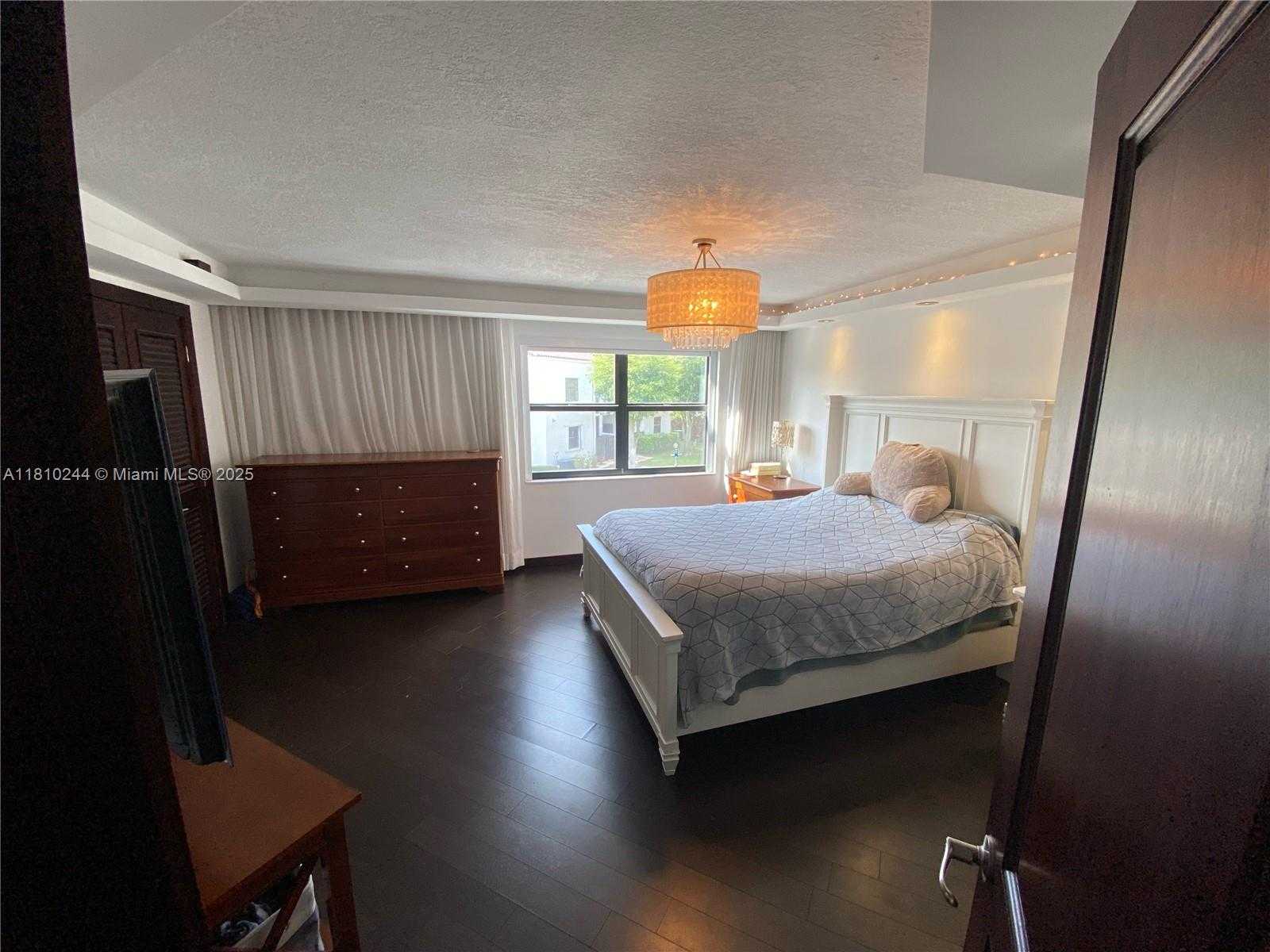 Small Image of 9435 FONTAINEBLEAU BLVD #213-17, Miami Number 16