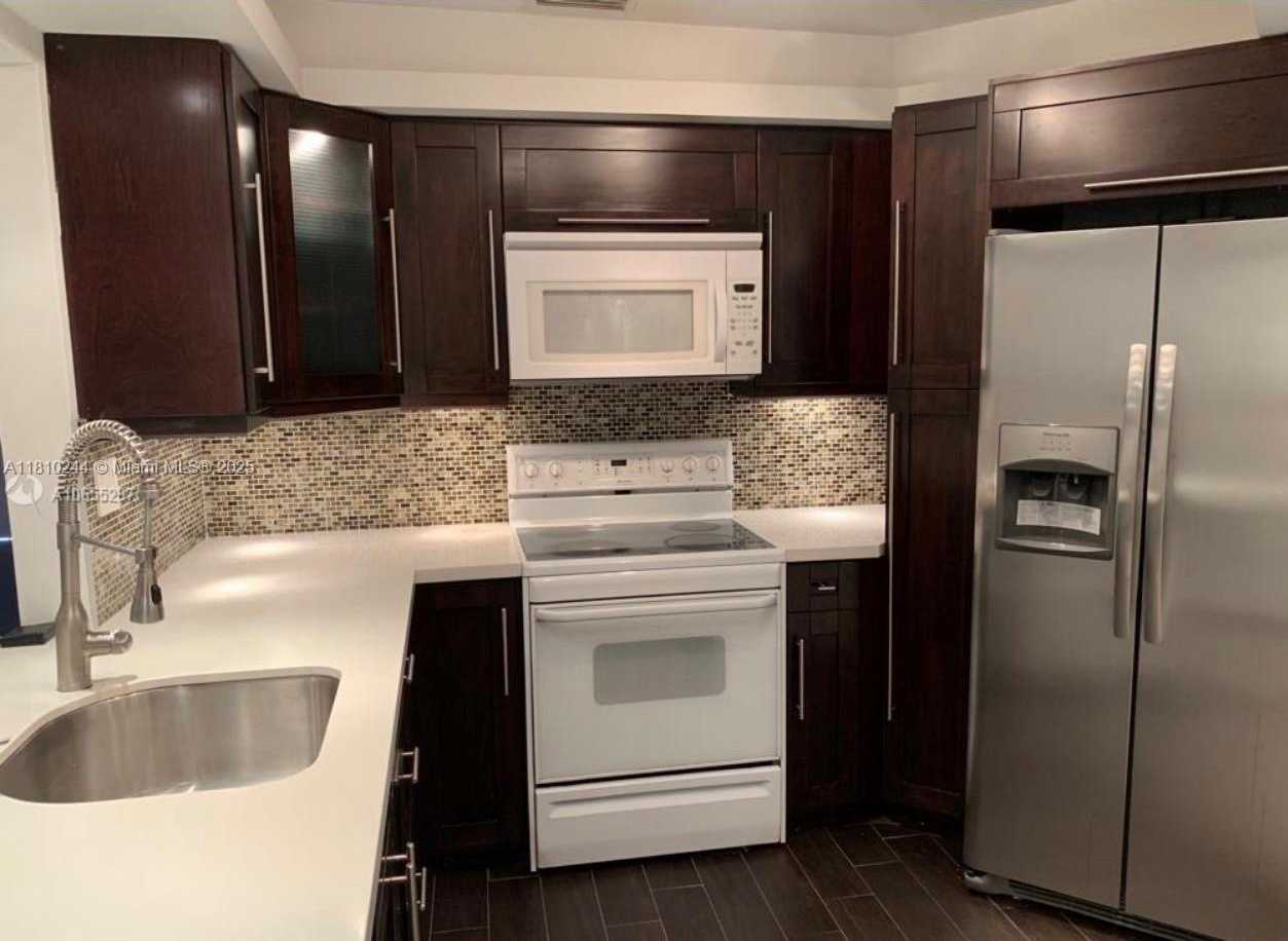 Small Image of 9435 FONTAINEBLEAU BLVD #213-17, Miami Number 6