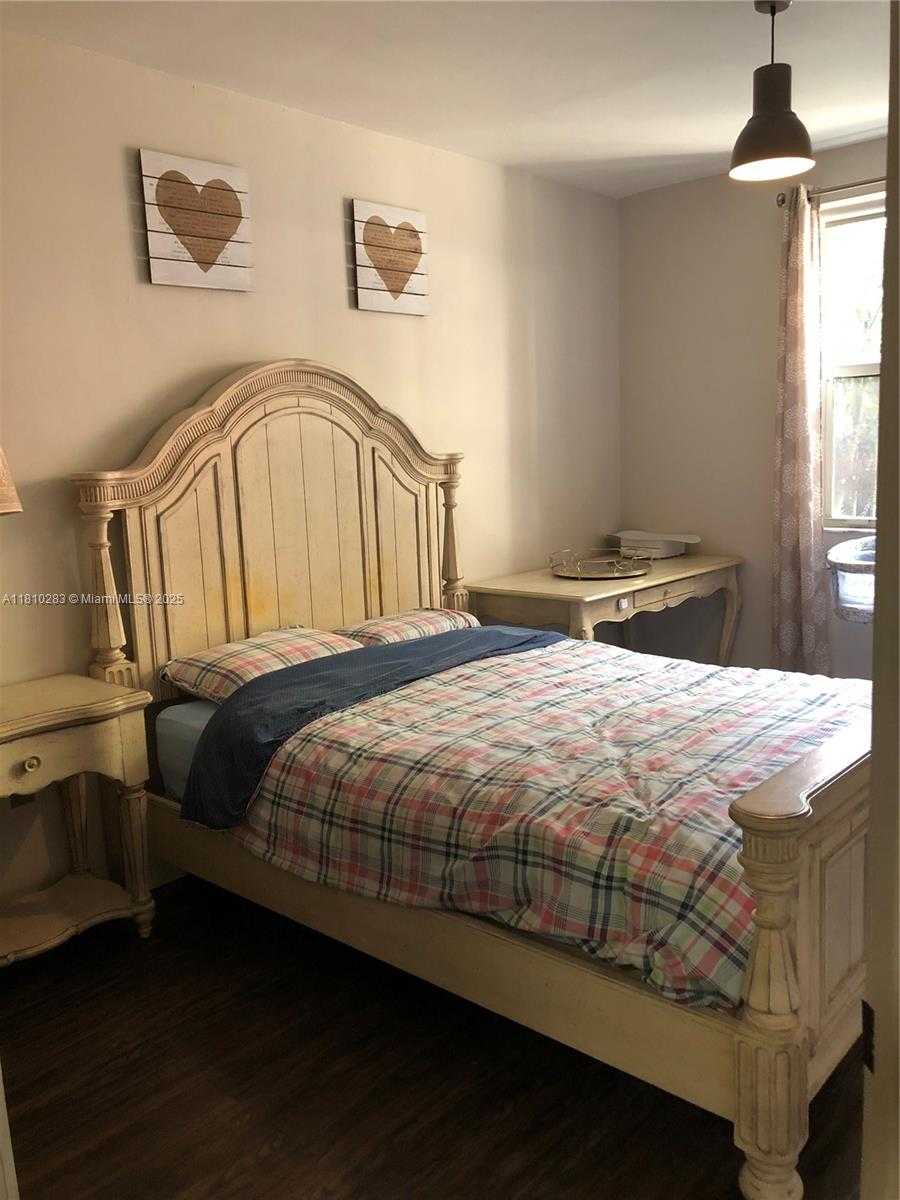 Small Image of 17150 NORTH BAY RD #2422, Sunny Isles Beach Number 3