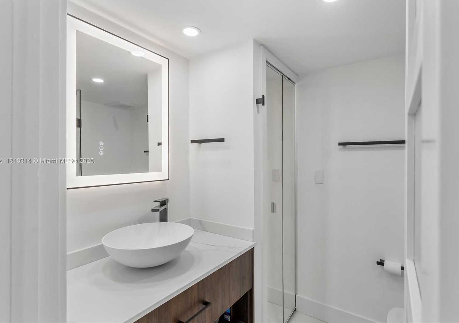 Small Image of 5701 COLLINS AVE #503, Miami Beach Number 11