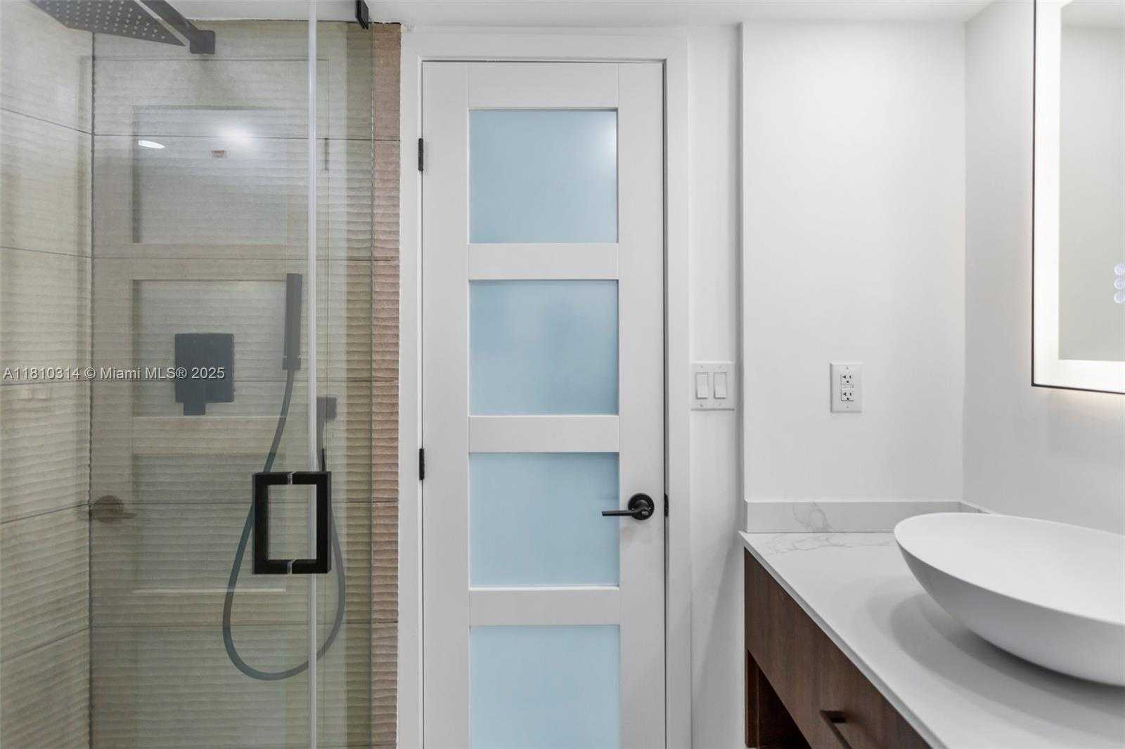 Small Image of 5701 COLLINS AVE #503, Miami Beach Number 13