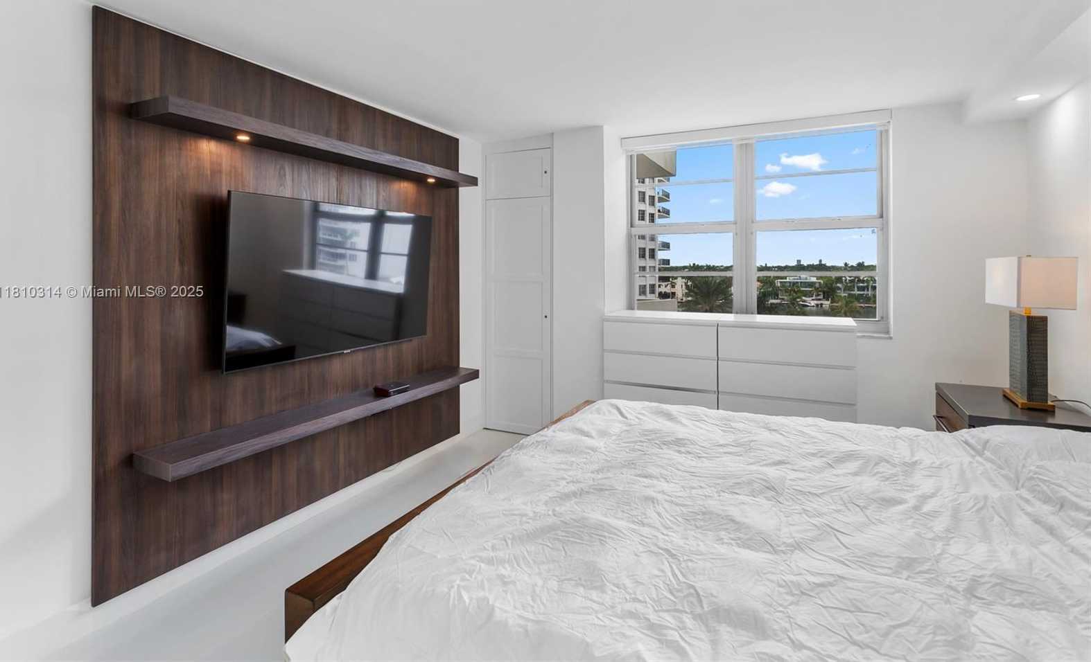 Small Image of 5701 COLLINS AVE #503, Miami Beach Number 17