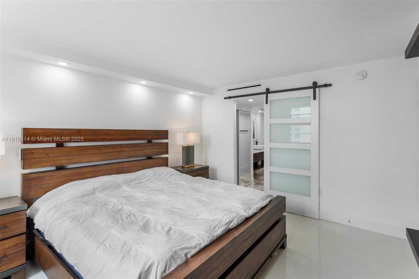Small Image of 5701 COLLINS AVE #503, Miami Beach Number 22
