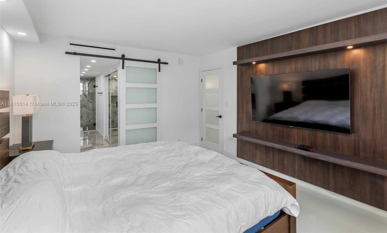 Small Image of 5701 COLLINS AVE #503, Miami Beach Number 23