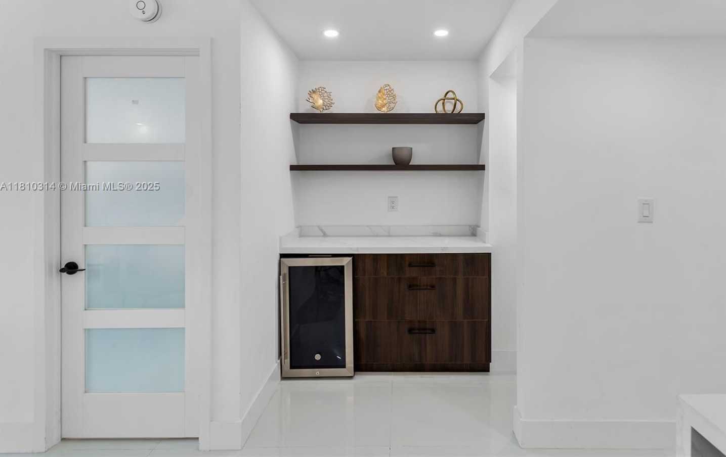 Small Image of 5701 COLLINS AVE #503, Miami Beach Number 27