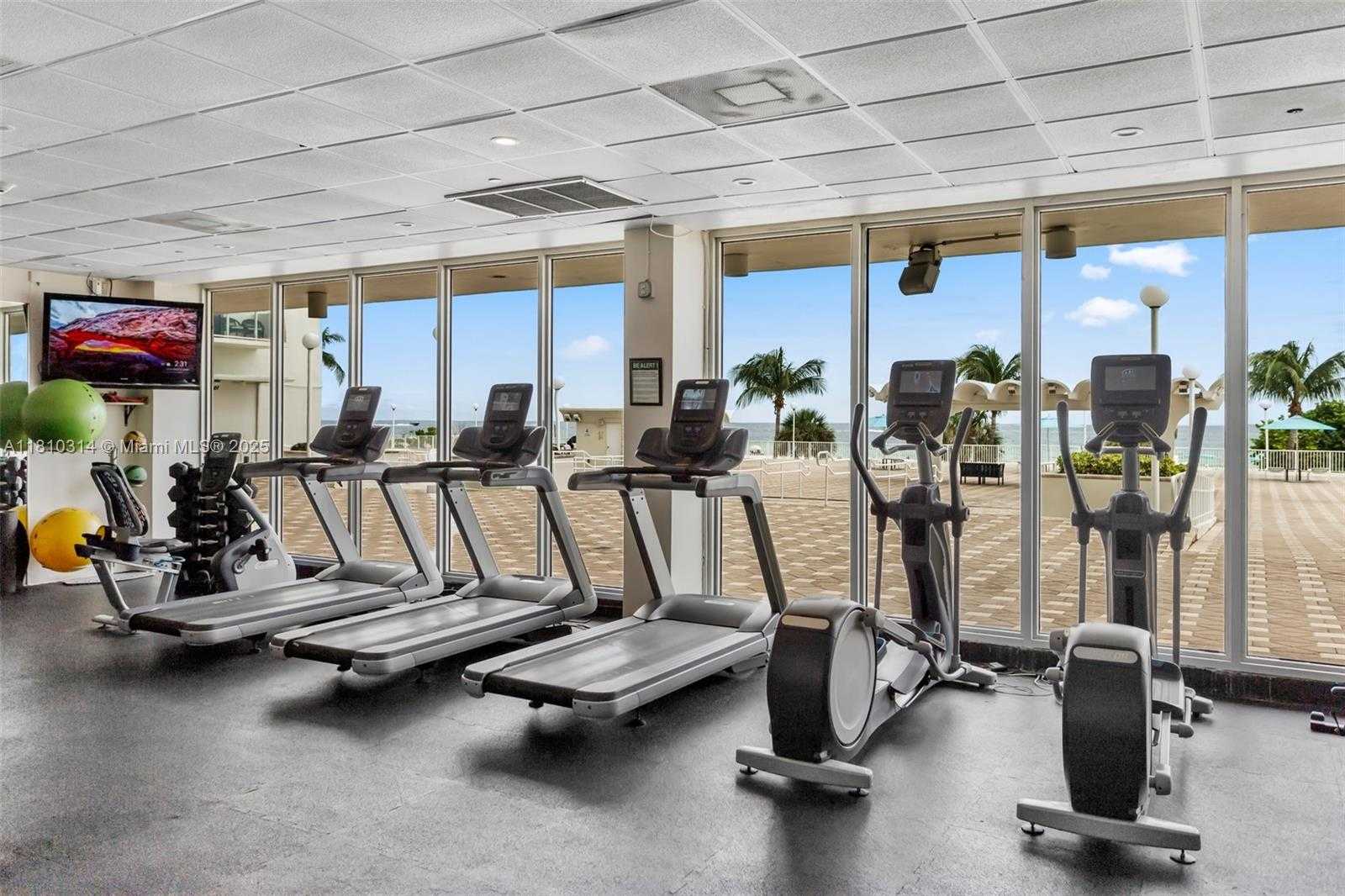 Small Image of 5701 COLLINS AVE #503, Miami Beach Number 39