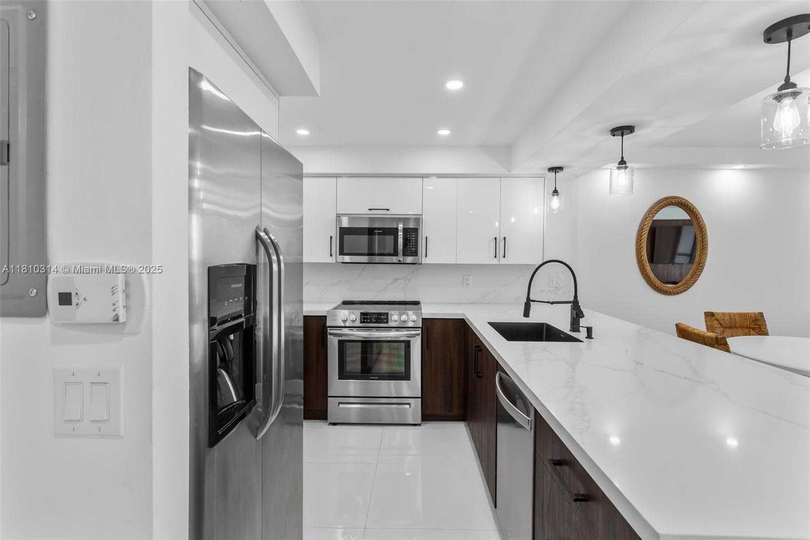 Small Image of 5701 COLLINS AVE #503, Miami Beach Number 7