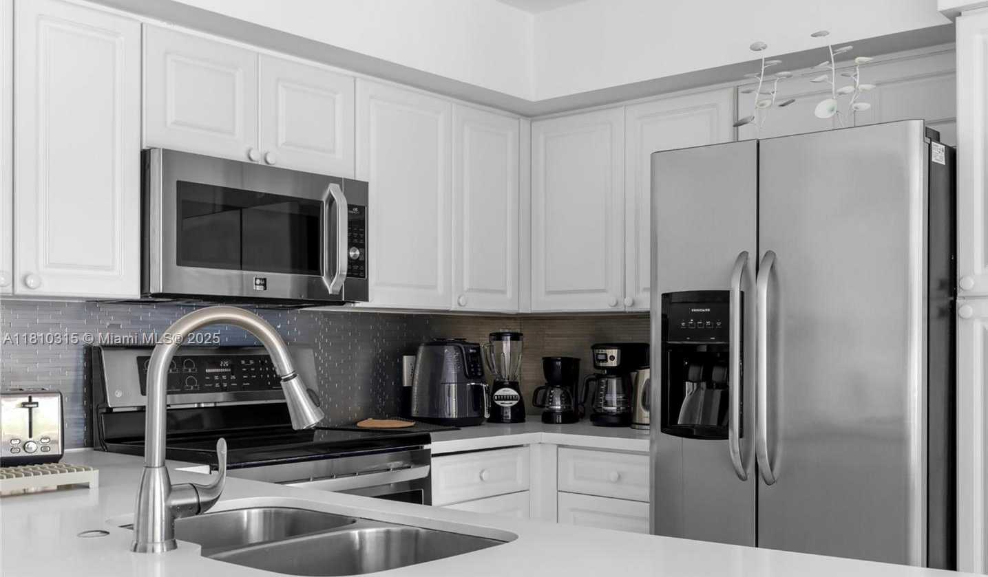 Small Image of 19901 #2307, Aventura Number 19