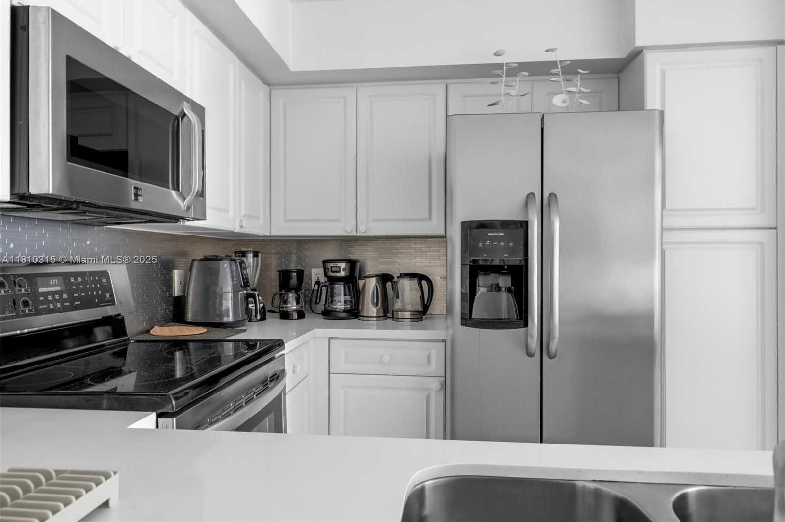 Small Image of 19901 #2307, Aventura Number 20