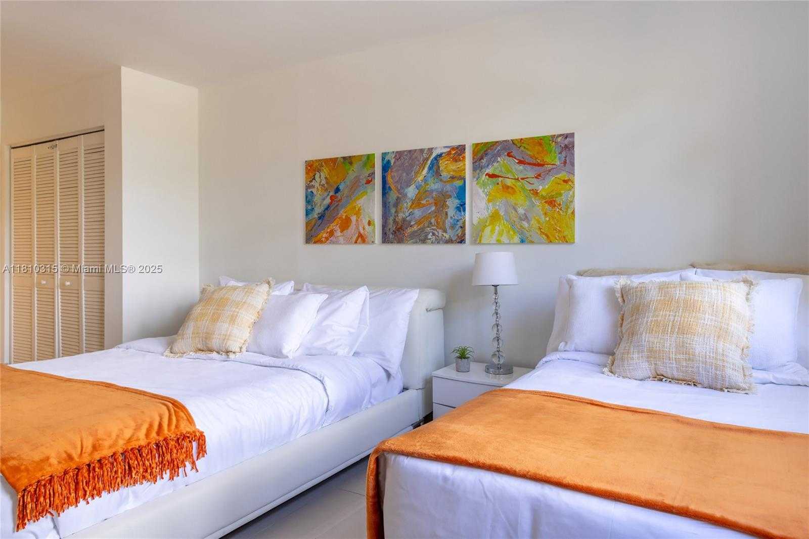 Small Image of Aventura Number 31