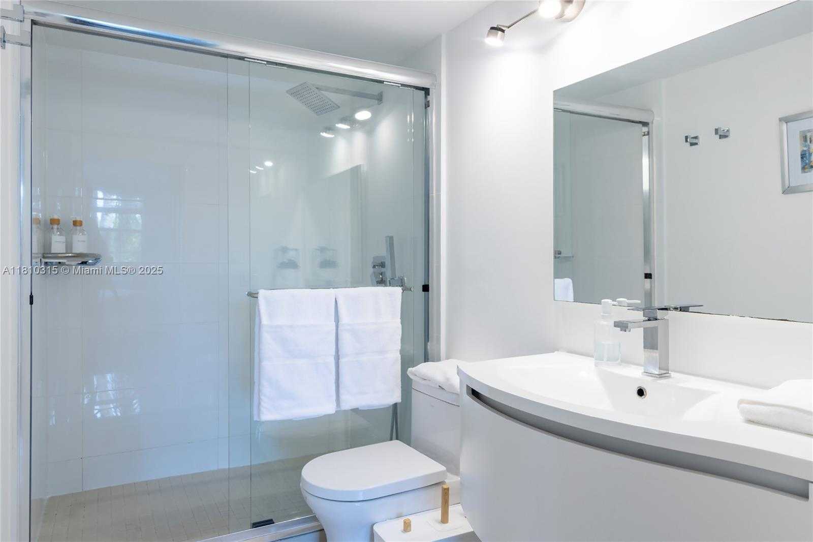 Small Image of Aventura Number 33