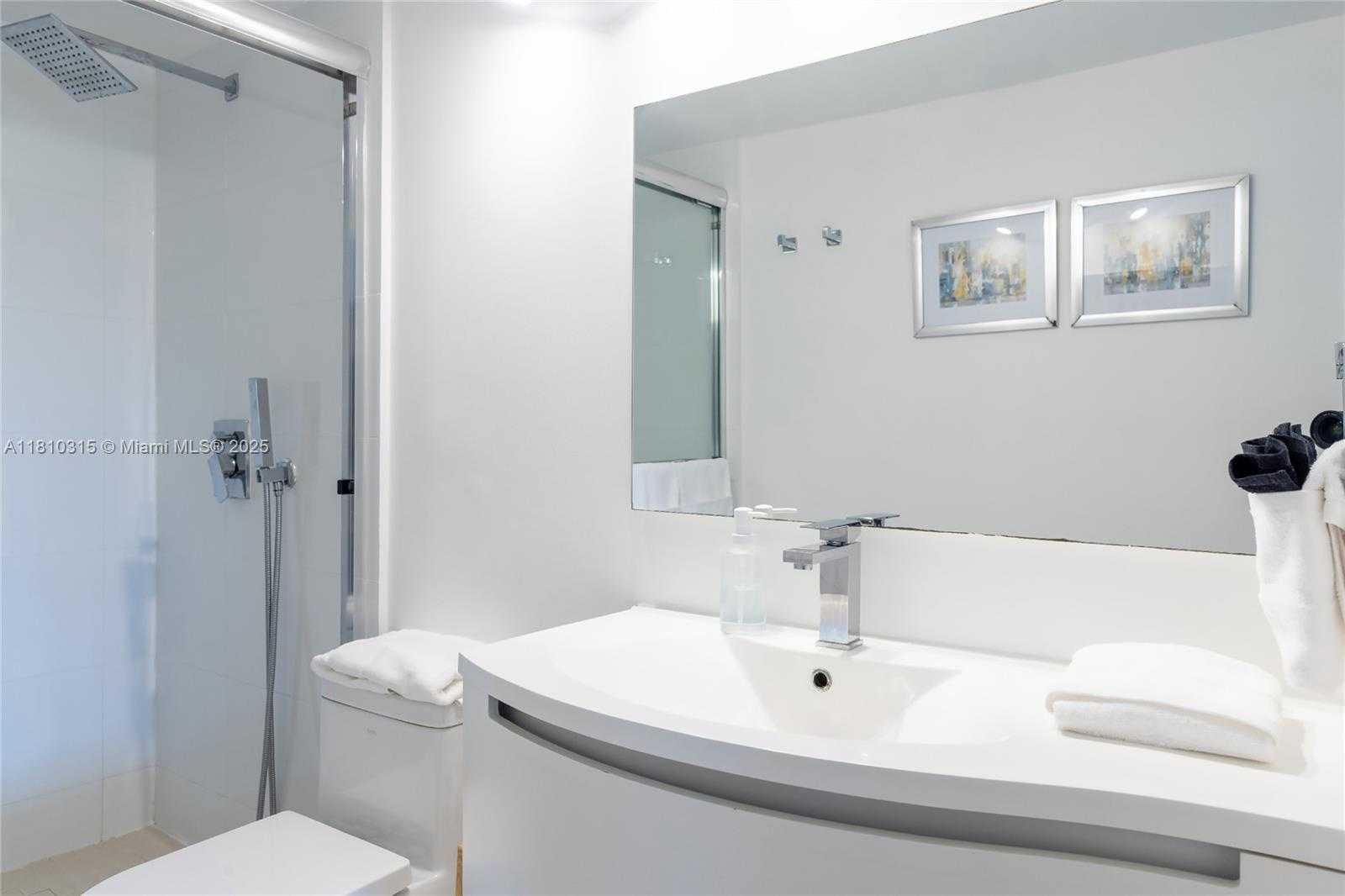 Small Image of Aventura Number 34