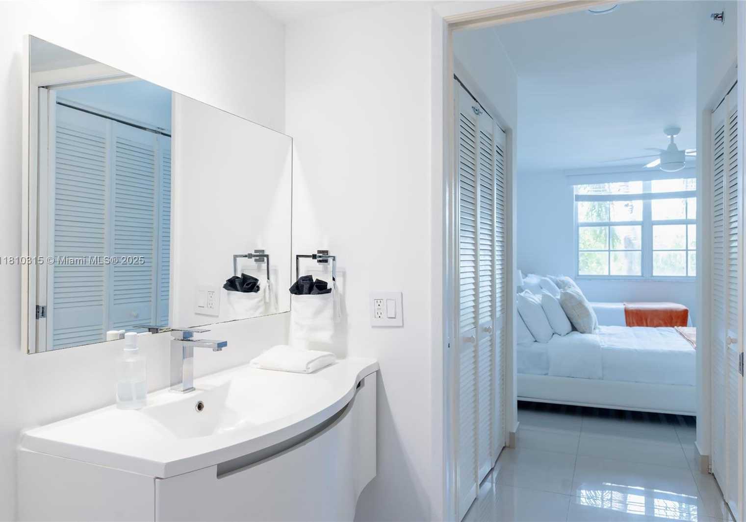 Small Image of Aventura Number 36