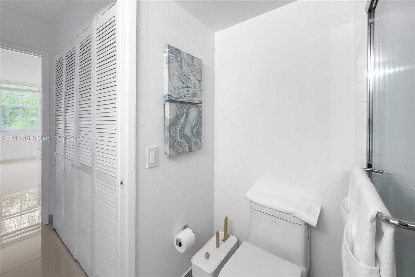 Small Image of Aventura Number 37